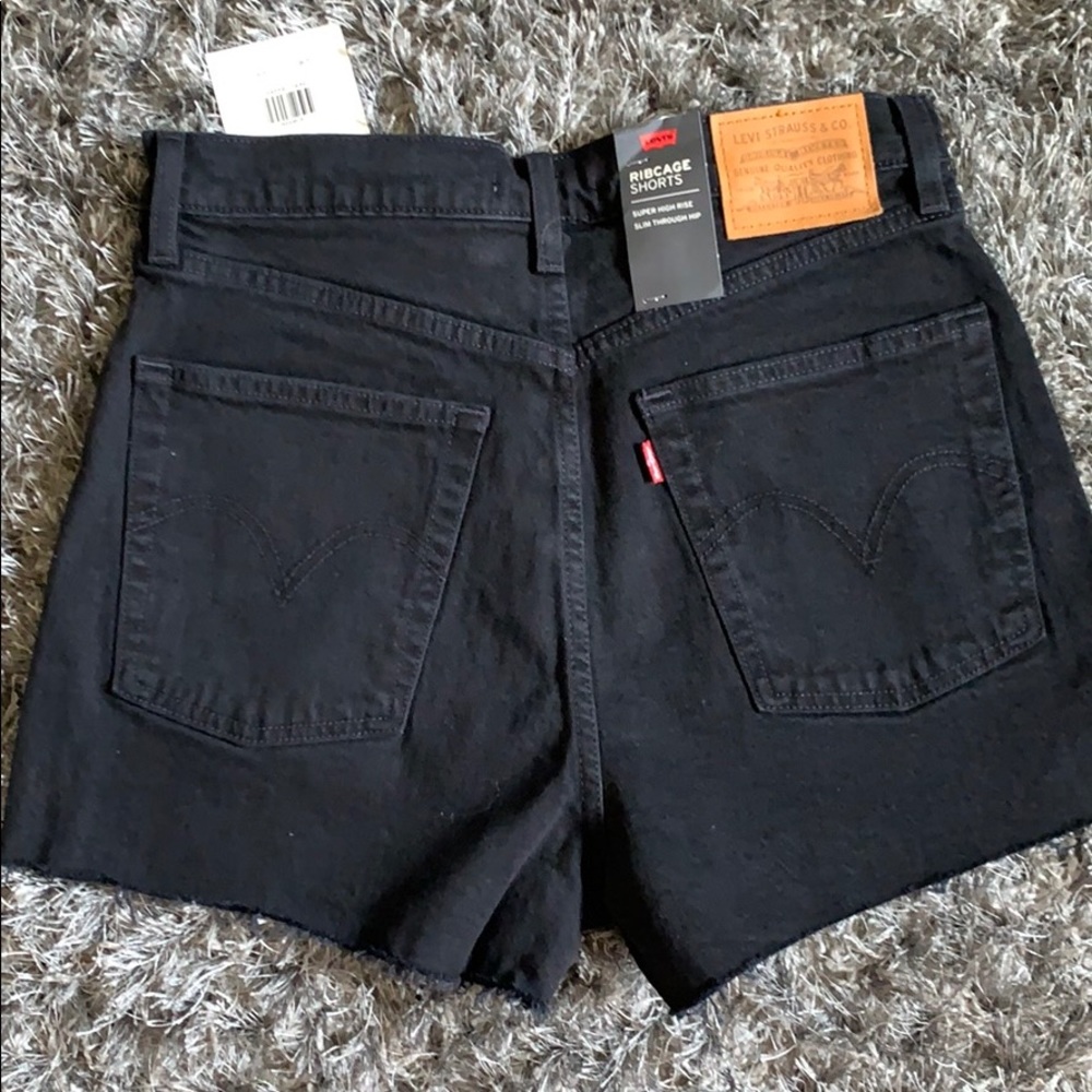 Black Levi’s shorts size 29